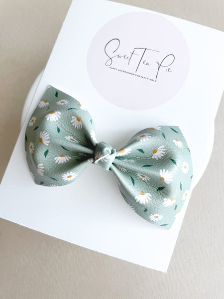Irish Daisy Knot Hair Bow